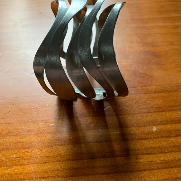 Wave cuff bracelet - Picture 2 of 7